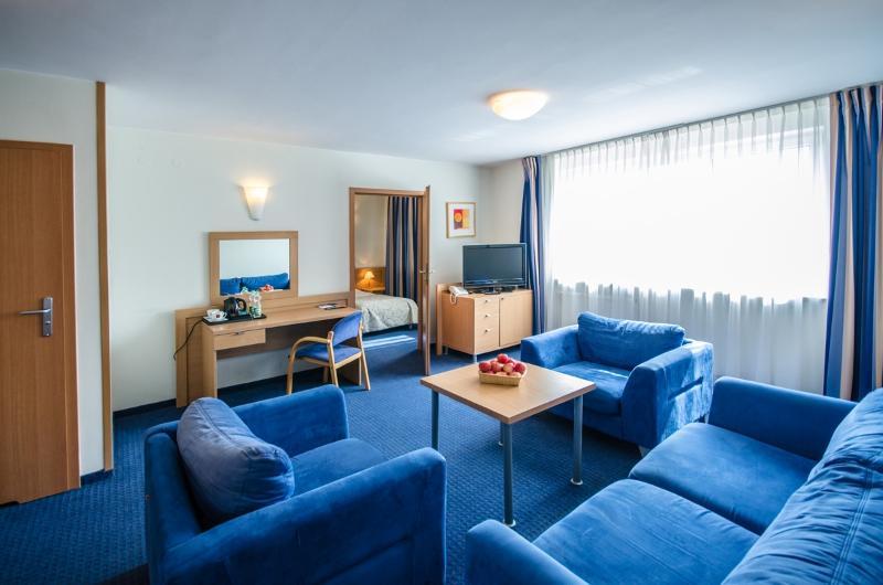 Hotel Wilanow Warszawa By Desilva ภายนอก รูปภาพ