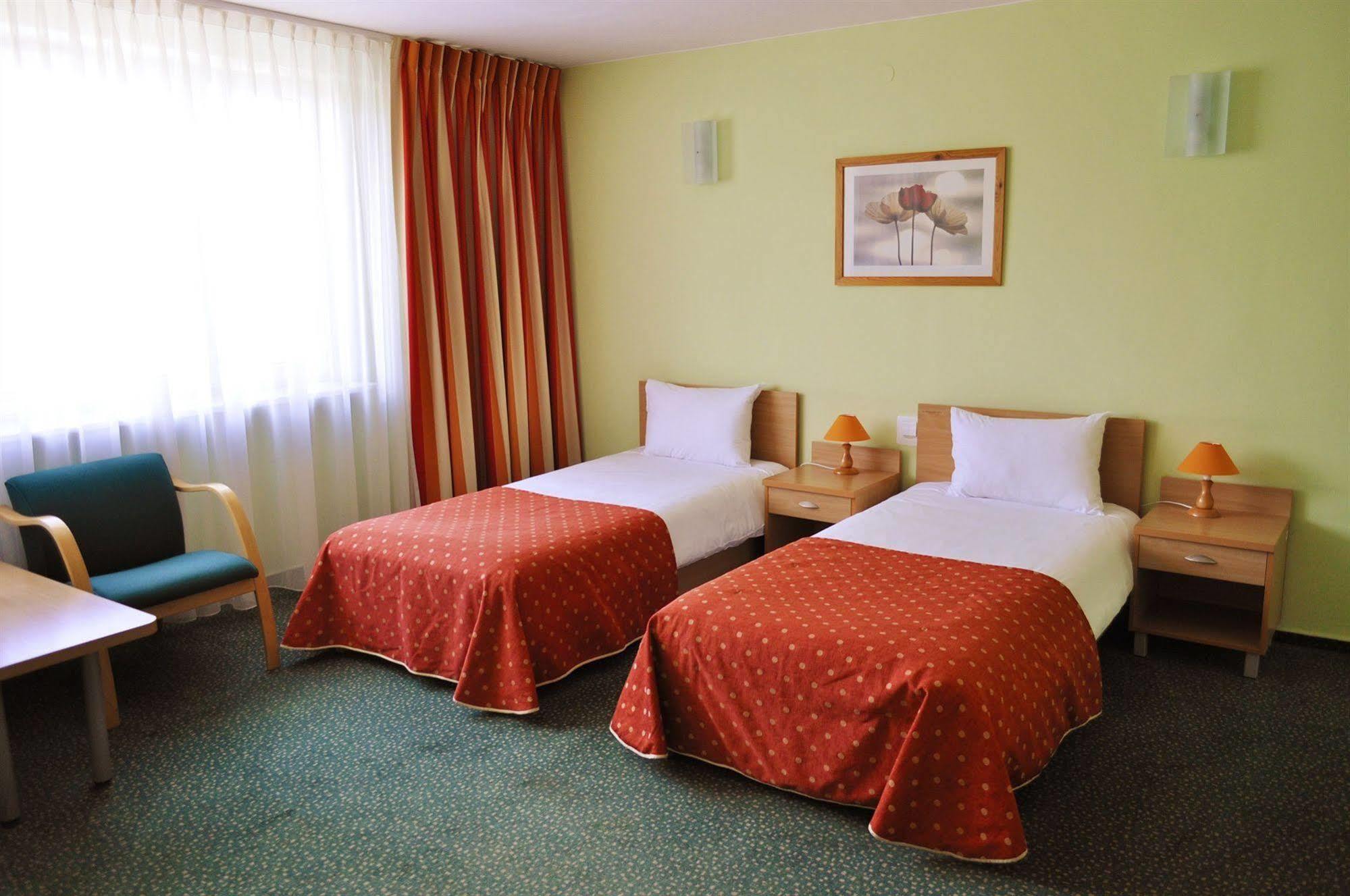 Hotel Wilanow Warszawa By Desilva ภายนอก รูปภาพ